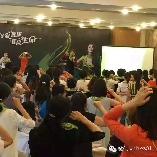 李橋博士，現(xiàn)場教大家頸部護(hù)理小妙招